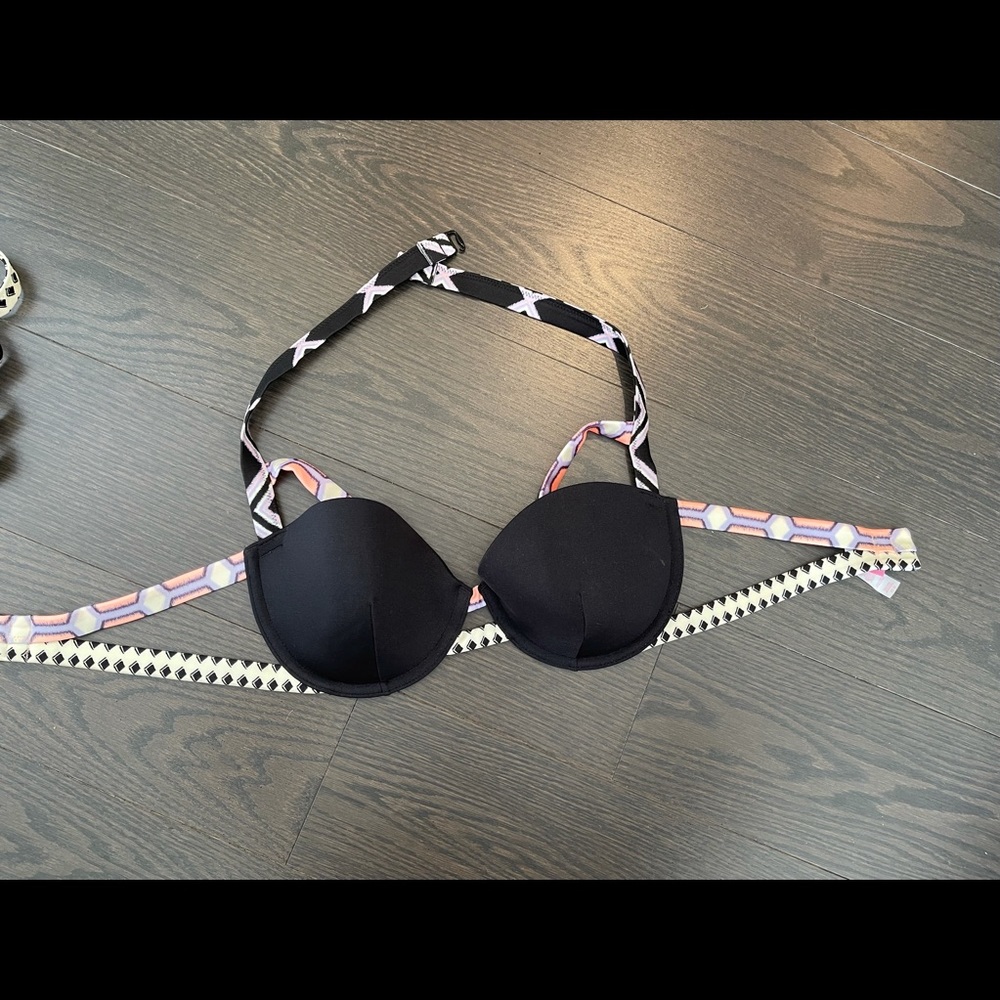 Victoria’s Scret Bikini Top 32D
